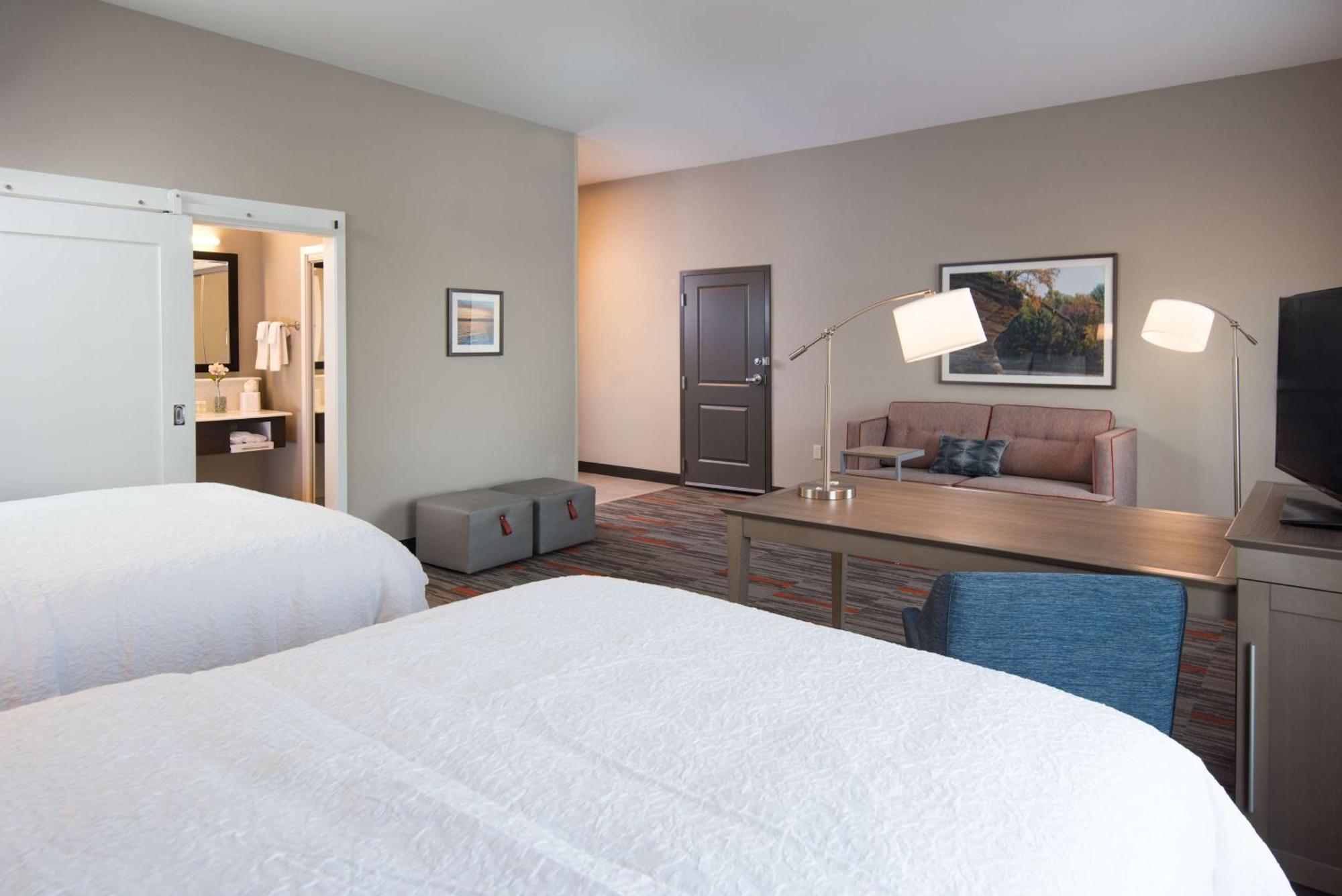 Hotel Hampton And At Lake Delton 3*